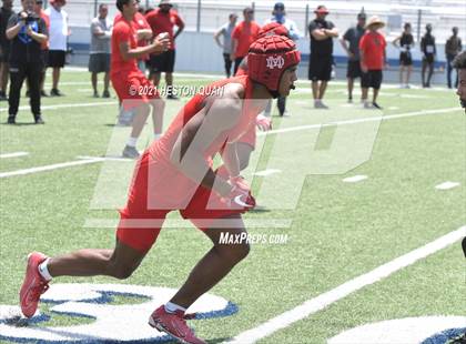 Thumbnail 3 in Mater Dei vs. Centennial  (Brave 8 Invitational) photogallery.