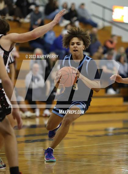 Thumbnail 2 in Central Valley vs Mohawk Area (Central Valley Roundball Holiday Classic) photogallery.