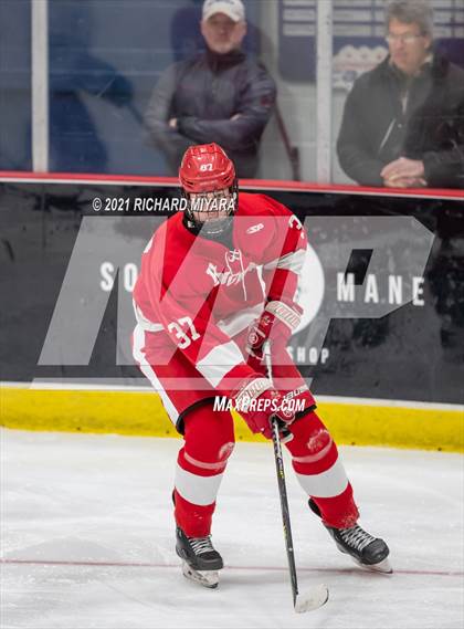 Thumbnail 2 in Hingham @ Concord (Scrimmage) photogallery.