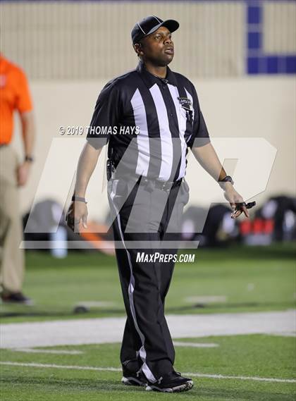 Thumbnail 3 in North Little Rock vs. Catholic-B.R. (Battle on the Border) photogallery.