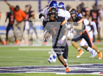 Thumbnail 1 in North Little Rock vs. Catholic-B.R. (Battle on the Border) photogallery.