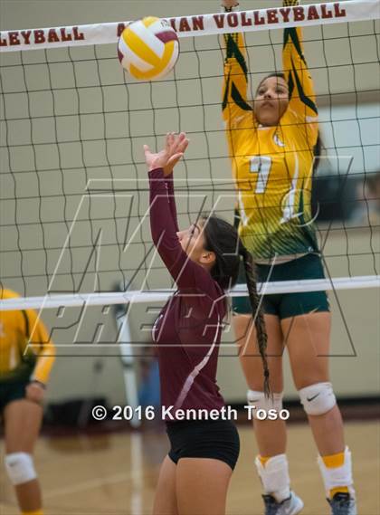 Thumbnail 2 in Highlands vs Crystal City (Arabian Round-up) photogallery.