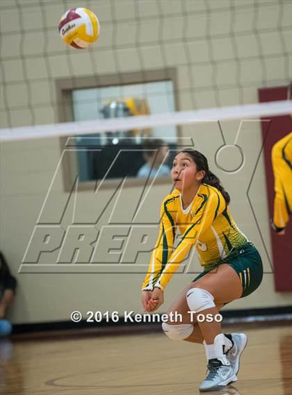 Thumbnail 2 in Highlands vs Crystal City (Arabian Round-up) photogallery.