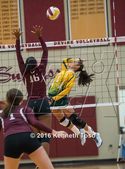 Thumbnail 1 in Highlands vs Crystal City (Arabian Round-up) photogallery.