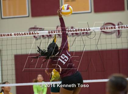 Thumbnail 1 in Highlands vs Crystal City (Arabian Round-up) photogallery.