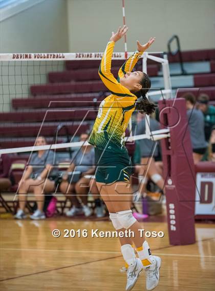 Thumbnail 2 in Highlands vs Crystal City (Arabian Round-up) photogallery.