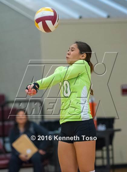 Thumbnail 2 in Highlands vs Crystal City (Arabian Round-up) photogallery.