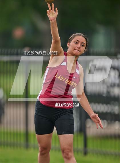 Thumbnail 2 in Northland Christian Relays (Shot Put) photogallery.