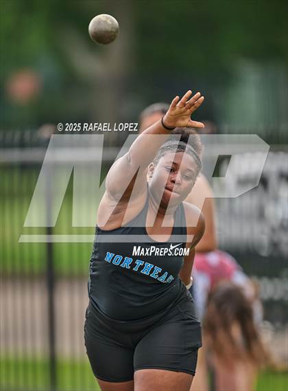 Thumbnail 2 in Northland Christian Relays (Shot Put) photogallery.