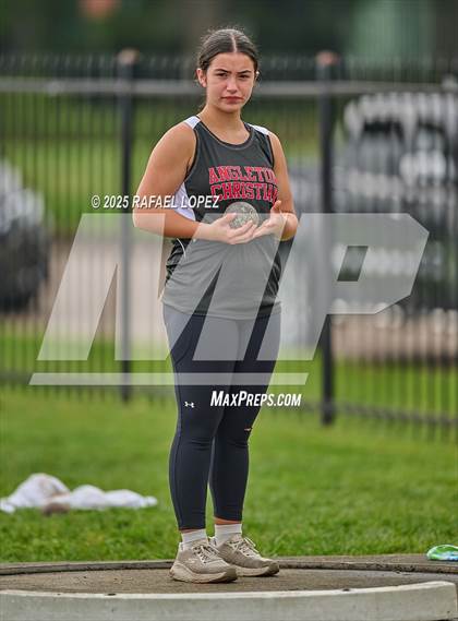 Thumbnail 1 in Northland Christian Relays (Shot Put) photogallery.