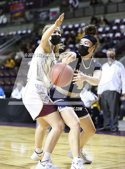 Thumbnail 1 in Mullen vs Windsor (CHSAA 4A Final) photogallery.