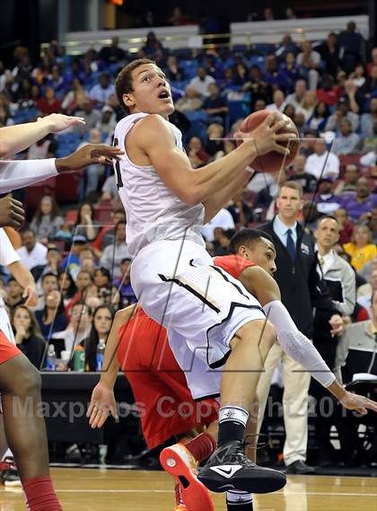 Thumbnail 1 in Mater Dei vs. Archbishop Mitty (CIF State Open Division Final) photogallery.