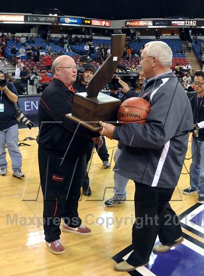 Thumbnail 2 in Mater Dei vs. Archbishop Mitty (CIF State Open Division Final) photogallery.