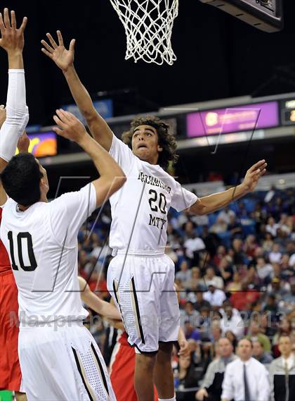 Thumbnail 3 in Mater Dei vs. Archbishop Mitty (CIF State Open Division Final) photogallery.