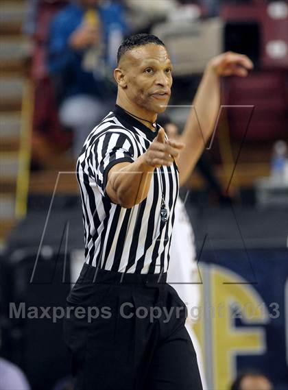 Thumbnail 2 in Mater Dei vs. Archbishop Mitty (CIF State Open Division Final) photogallery.