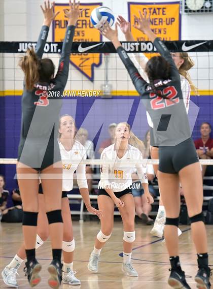 Thumbnail 3 in Torrey Pines vs. Mater Dei (Durango Fall Classic) photogallery.
