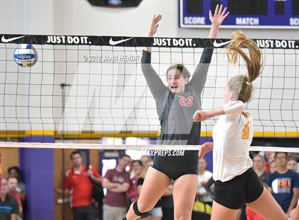 Thumbnail 2 in Torrey Pines vs. Mater Dei (Durango Fall Classic) photogallery.