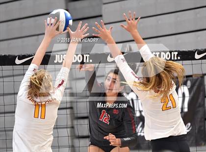 Thumbnail 3 in Torrey Pines vs. Mater Dei (Durango Fall Classic) photogallery.