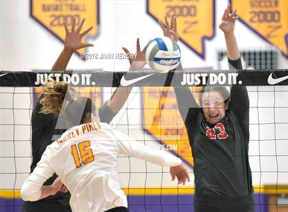 Thumbnail 3 in Torrey Pines vs. Mater Dei (Durango Fall Classic) photogallery.