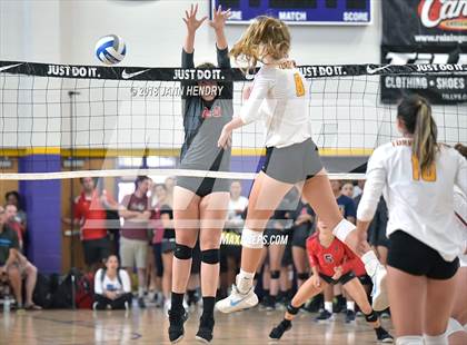 Thumbnail 1 in Torrey Pines vs. Mater Dei (Durango Fall Classic) photogallery.
