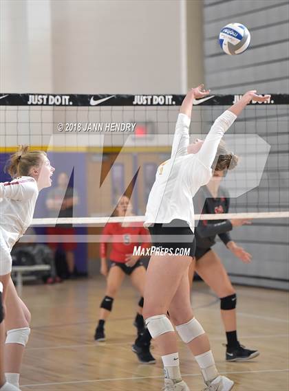 Thumbnail 1 in Torrey Pines vs. Mater Dei (Durango Fall Classic) photogallery.