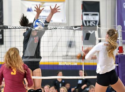Thumbnail 3 in Torrey Pines vs. Mater Dei (Durango Fall Classic) photogallery.