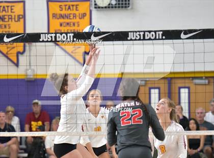 Thumbnail 1 in Torrey Pines vs. Mater Dei (Durango Fall Classic) photogallery.