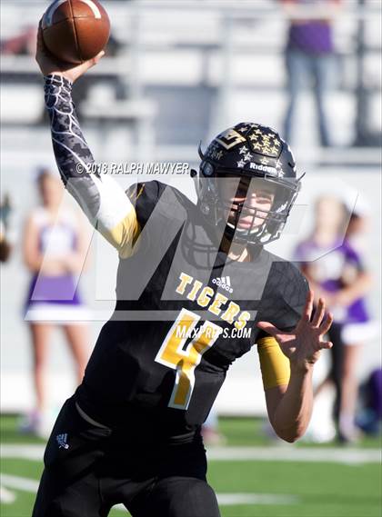 Thumbnail 1 in Sealy vs. Boerne (UIL 4A Area Playoff) photogallery.