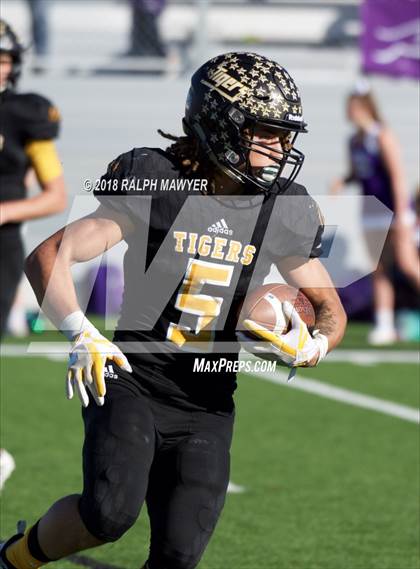 Thumbnail 2 in Sealy vs. Boerne (UIL 4A Area Playoff) photogallery.