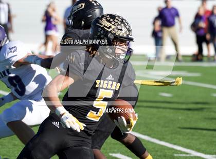Thumbnail 3 in Sealy vs. Boerne (UIL 4A Area Playoff) photogallery.