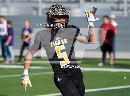 Thumbnail 3 in Sealy vs. Boerne (UIL 4A Area Playoff) photogallery.