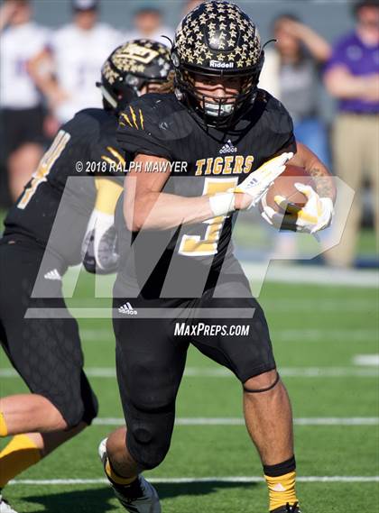 Thumbnail 2 in Sealy vs. Boerne (UIL 4A Area Playoff) photogallery.