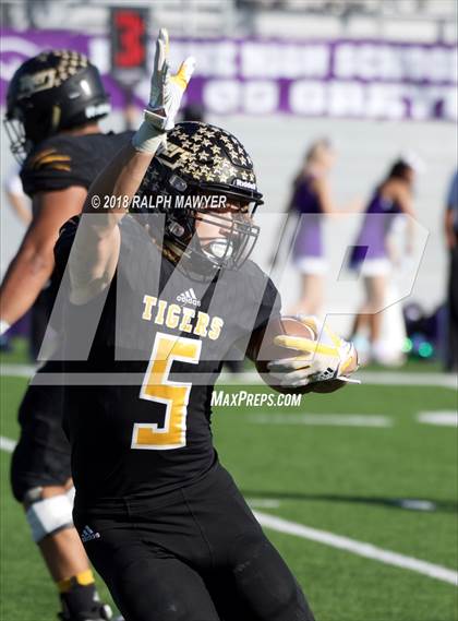 Thumbnail 1 in Sealy vs. Boerne (UIL 4A Area Playoff) photogallery.