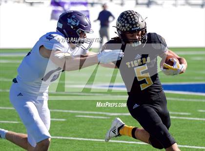 Thumbnail 1 in Sealy vs. Boerne (UIL 4A Area Playoff) photogallery.