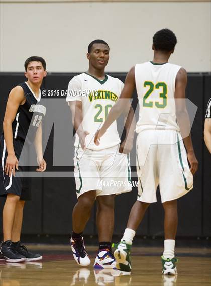 Thumbnail 3 in West vs. Stockdale photogallery.