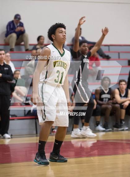 Thumbnail 2 in West vs. Stockdale photogallery.