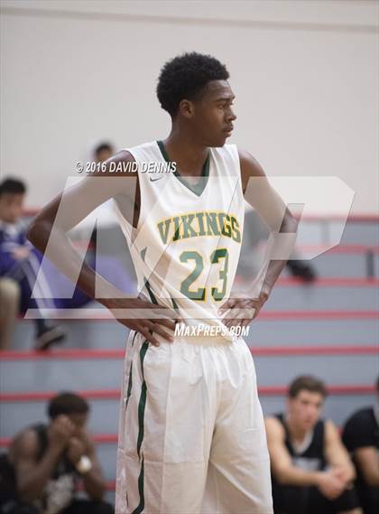 Thumbnail 3 in West vs. Stockdale photogallery.