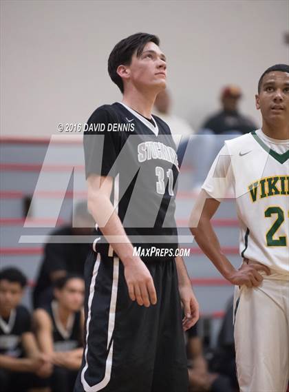 Thumbnail 2 in West vs. Stockdale photogallery.