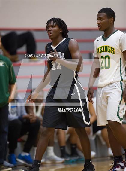 Thumbnail 2 in West vs. Stockdale photogallery.
