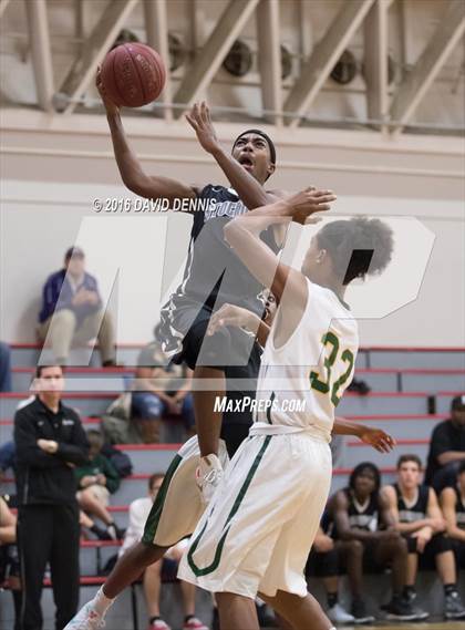 Thumbnail 3 in West vs. Stockdale photogallery.
