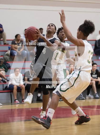 Thumbnail 1 in West vs. Stockdale photogallery.