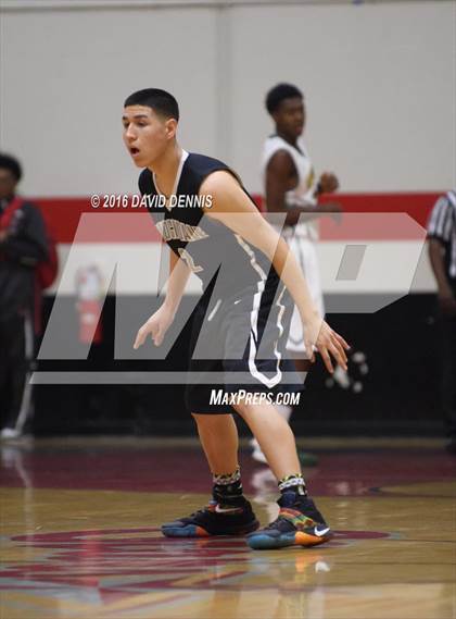 Thumbnail 3 in West vs. Stockdale photogallery.