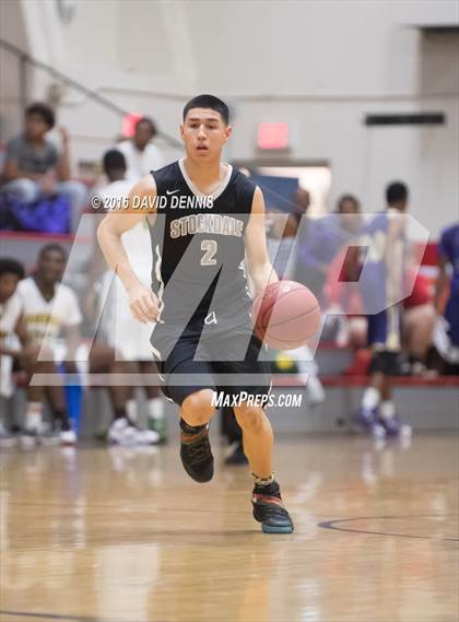 Thumbnail 1 in West vs. Stockdale photogallery.