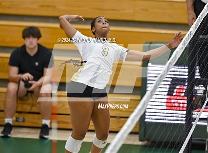 Thumbnail 1 in Richmond vs Mt Vernon (IHSAA 4A Section 39 Round 1) photogallery.