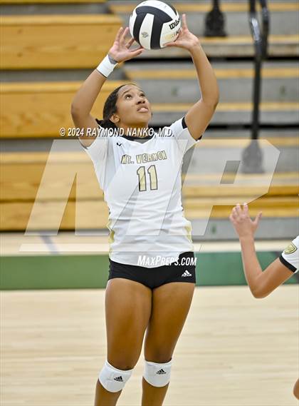 Thumbnail 1 in Richmond vs Mt Vernon (IHSAA 4A Section 39 Round 1) photogallery.