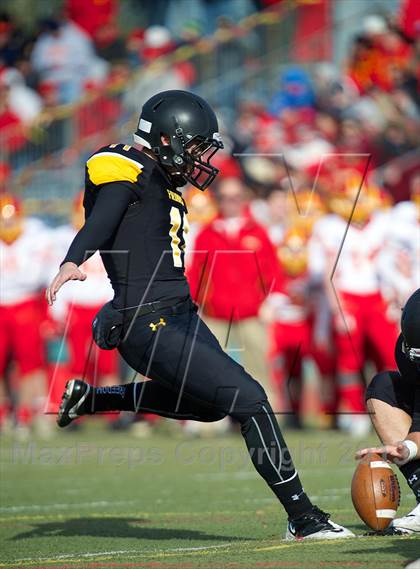 Thumbnail 3 in St. Anthony's vs. Chaminade (CHSFL Class AAA Final) photogallery.