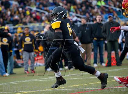 Thumbnail 2 in St. Anthony's vs. Chaminade (CHSFL Class AAA Final) photogallery.