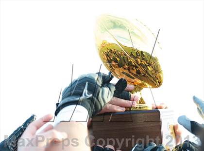 Thumbnail 2 in St. Anthony's vs. Chaminade (CHSFL Class AAA Final) photogallery.