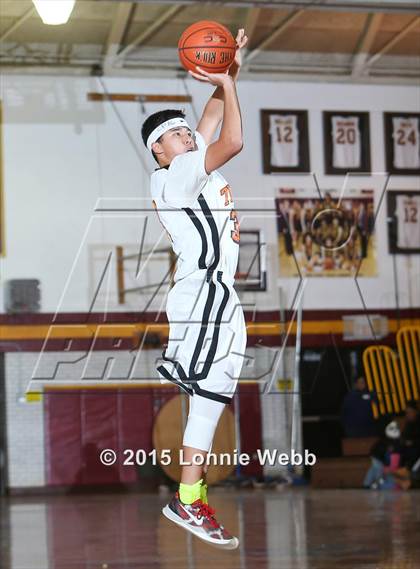 Thumbnail 2 in Edgemont vs Tuckahoe (Coaches vs Cancer Super Classic) photogallery.