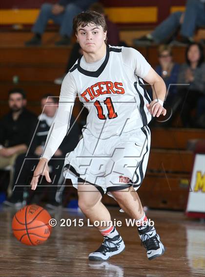 Thumbnail 2 in Edgemont vs Tuckahoe (Coaches vs Cancer Super Classic) photogallery.